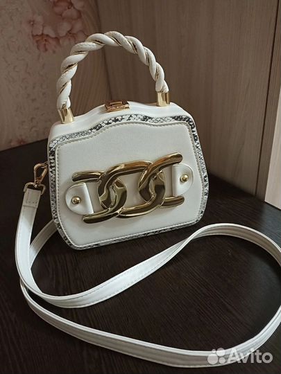 Сумочка женская новая. Цвет белый с золотом