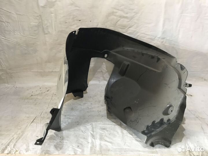 Подкрылок передний левый Renault Duster 2010–2015