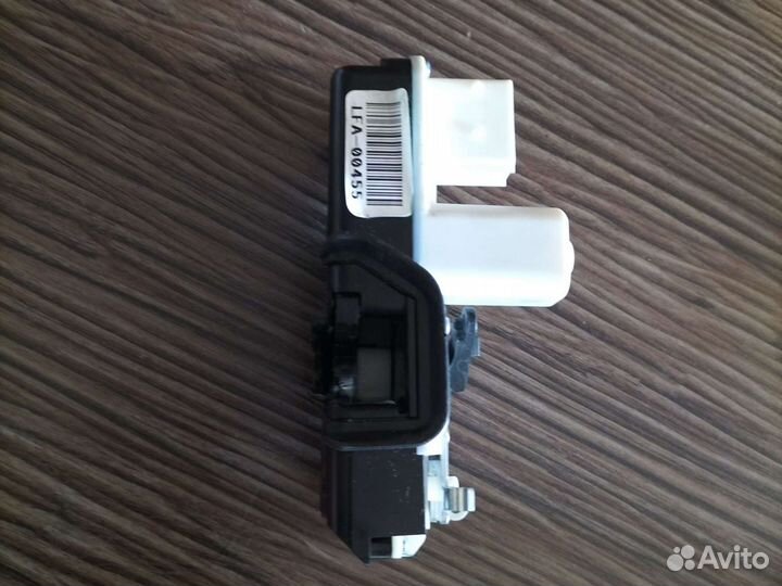 Замок двери передний левый на cadillac кадиллак ct