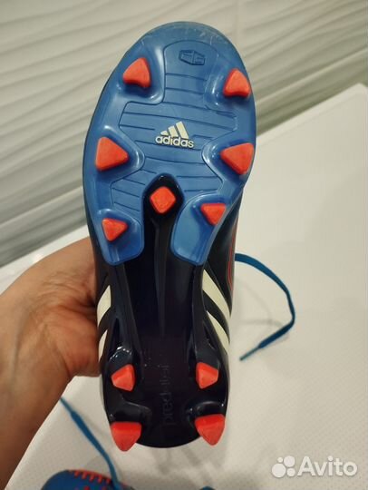 Футбольные бутсы adidas predator