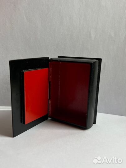 Миниатюрная шкатулка с собакой