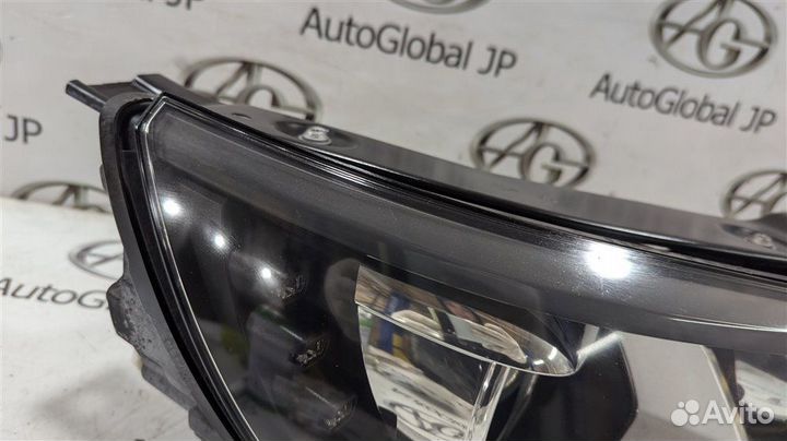 Фара правая Volkswagen Tiguan