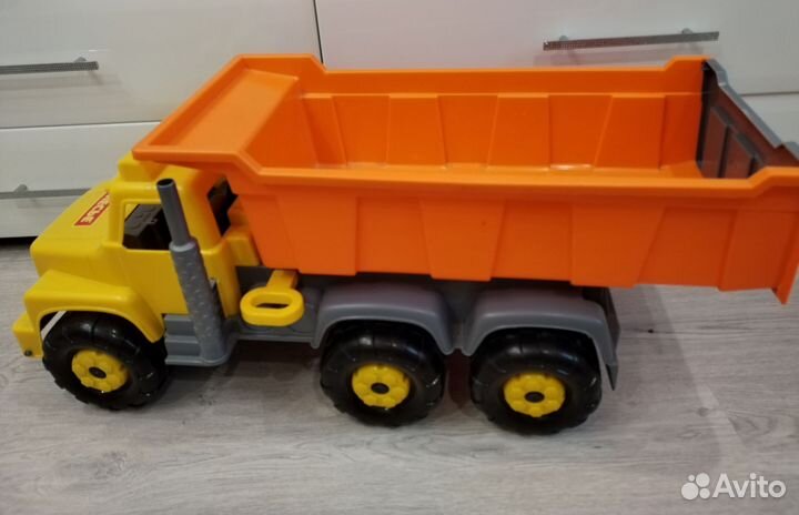 Автомобиль- самосвал игрушка