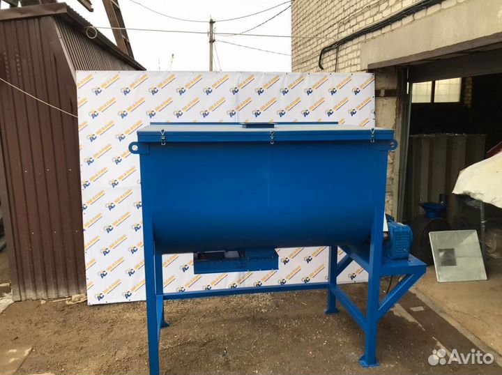 Смеситель кормов горизонтальный