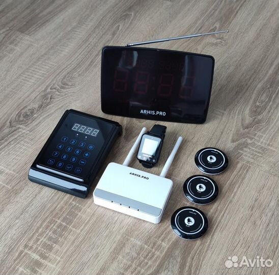 Кнопка вызова официанта в комллекте с часами табло