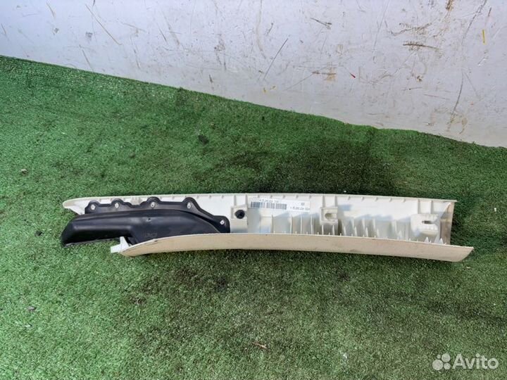 Накладка стойки лобового стекла левая Volkswagen