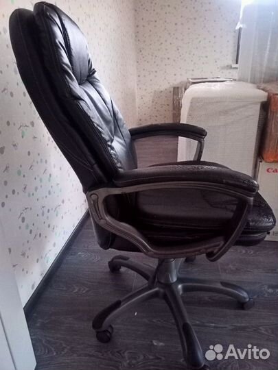 Компьютерное кресло кожаное бу
