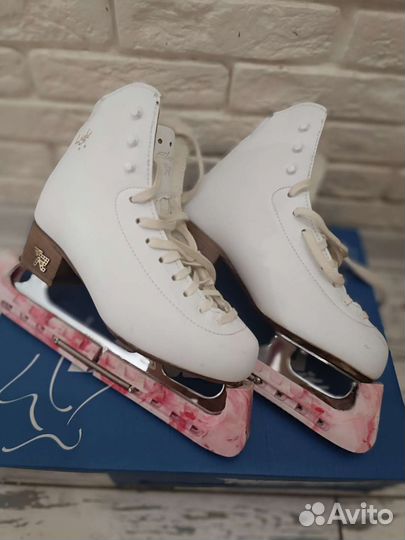 Фигурные коньки risport