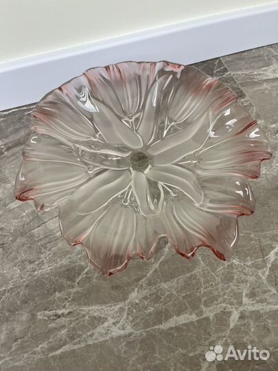 Ваза для фруктов на ножке