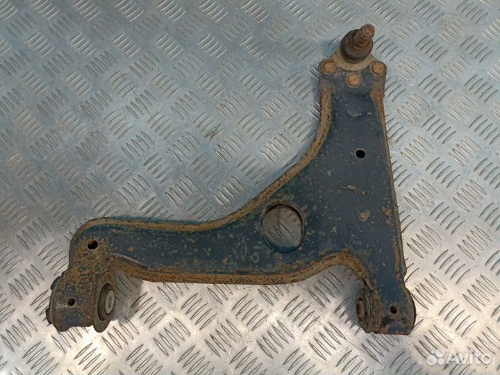 Рычаг нижний передний левый Opel Astra H