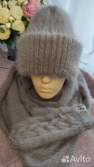 Вязаный комплект ручной работы