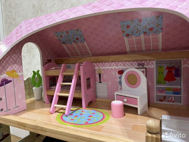 Домик кукольный с мебелью