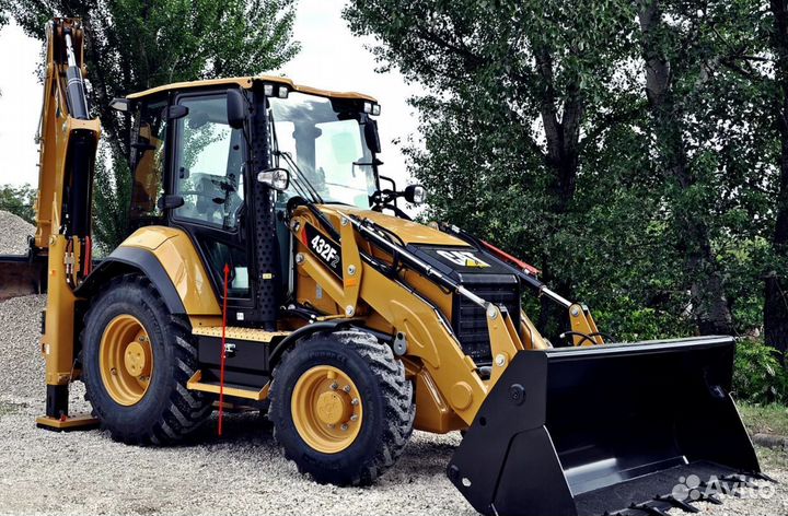 Стекло двери нижнее для погрузчика Caterpillar 432