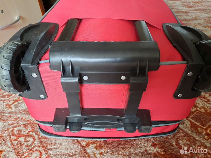 Чемодан на колесах