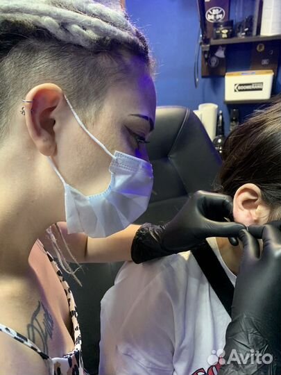 Модель на пирсинг