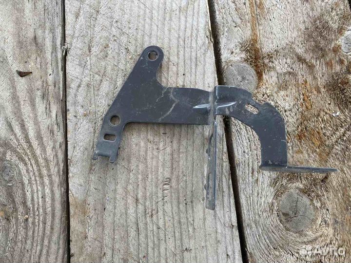 Кронштейн Volvo Fh4 D13K 2014