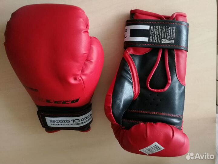 Боксерские перчатки красные 10 oz новые (Россия)