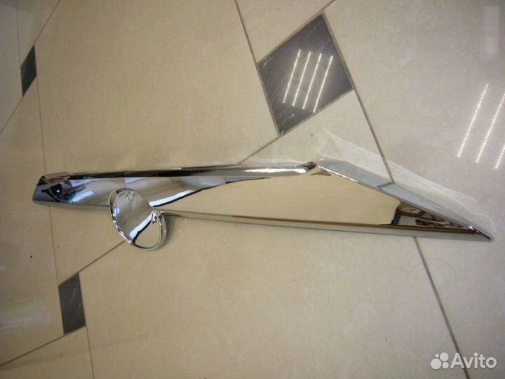 Молдинг задний крышки багажника Toyota Camry V50