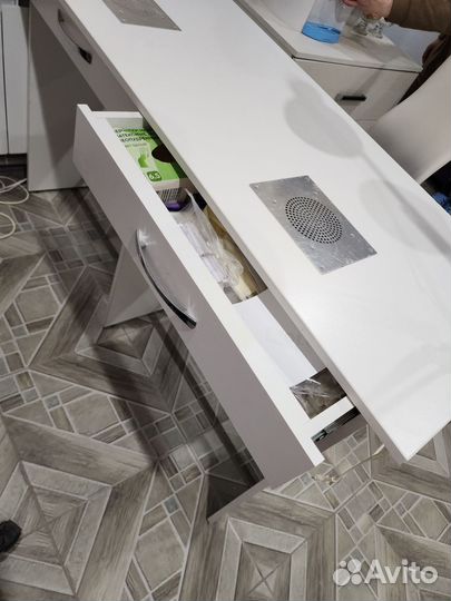 Маникюрный стол бу