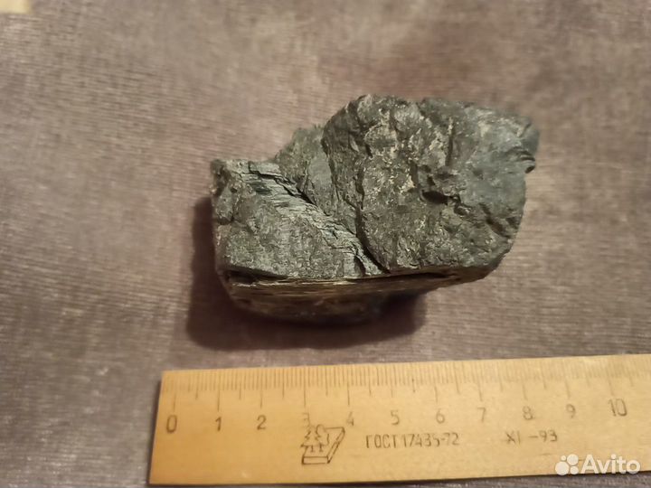 Хризотил в серпентинитовой породе