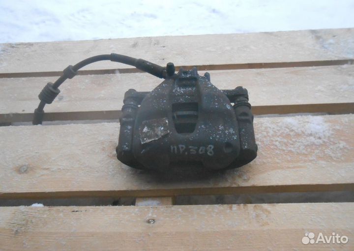 Суппорт передний правый пежо 308