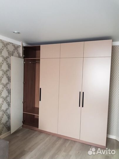 Шкаф двухстворчатый