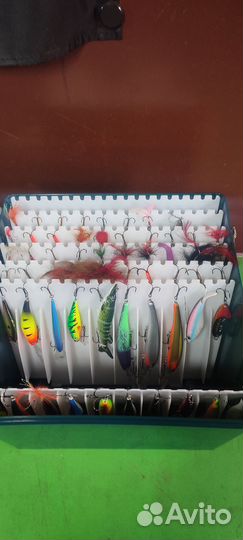 Ящик с приманками для спиннинга