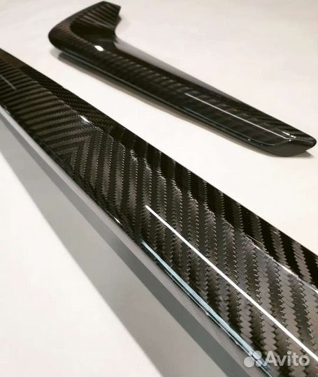 Декоративные накладки багажника карбон Lexus LX570