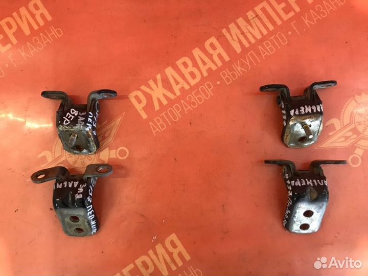 Петля двери Nissan Almera N16 седан QG18DE 2002