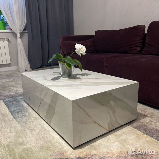 Мраморный стол