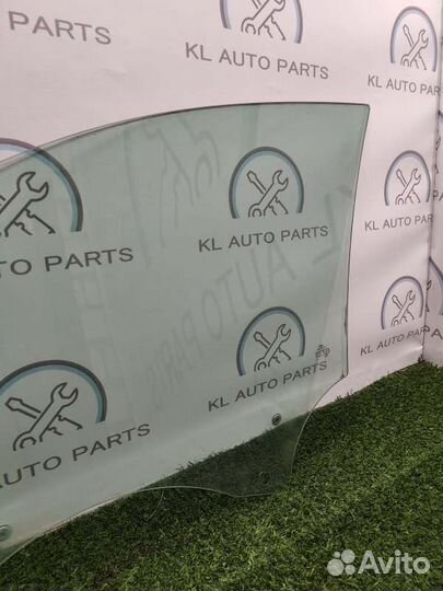 Стекло двери переднее правое Audi A4 8K2 caga 2010