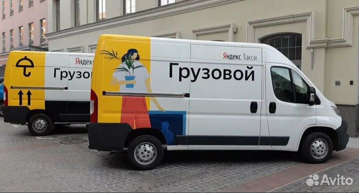 Водитель с личным грузовым авто