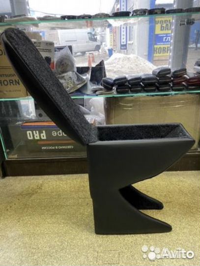 Подлокотник Nissan Almera