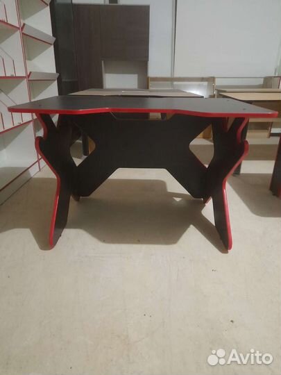 Стол геймерский/ компьютерный/ игровой