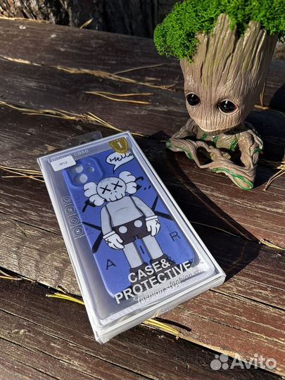 Чехол Kaws на iPhone 14, iPhone 13, iPhone 12