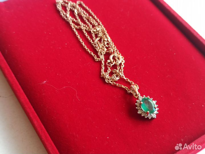 Кулон с изумрудом и бриллиантами золотой
