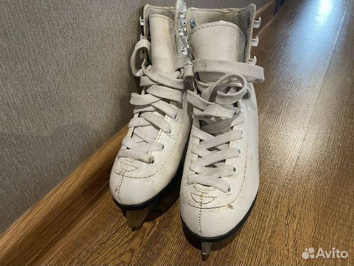 Коньки фигурные р.29