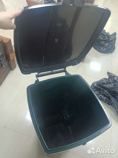 Мусорный бак на колесах 120 литров