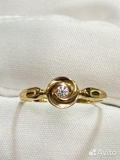 Золотое кольцо с бриллиантом (15650)*