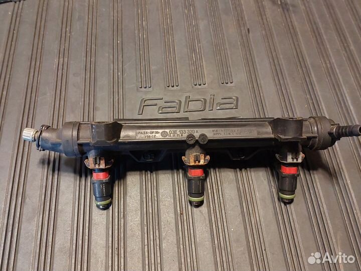 Топливная рампа с форсунками 03e133320a