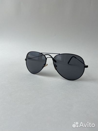 Черные солнцезащитные очки