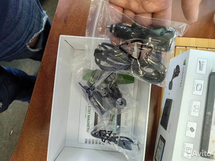 Навигатор Навител 7 дюймов + магнитное крепление