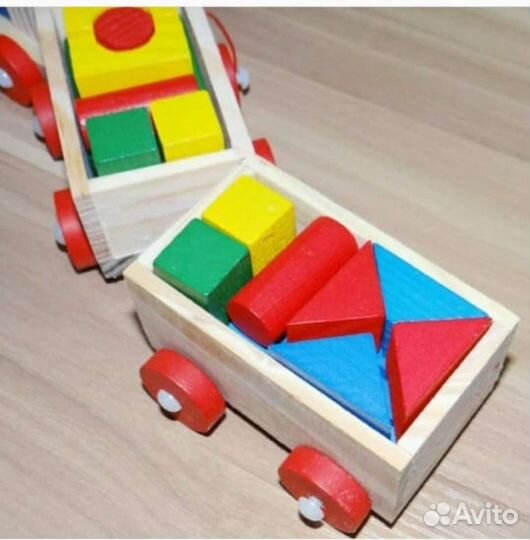 Деревянный паравозик