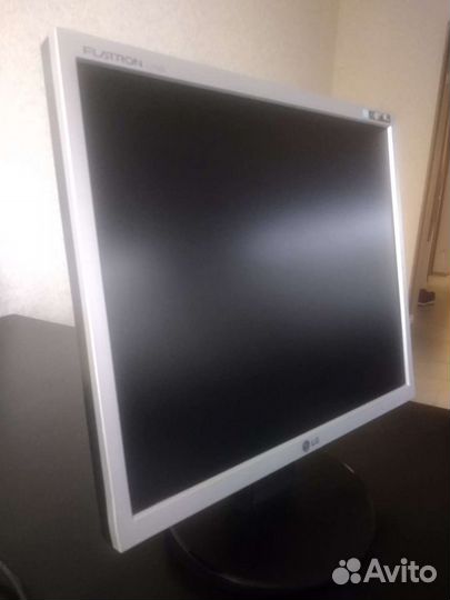 Монитор LG L1752S