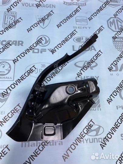 Панель суппорт фонаря левого Kia Rio 4