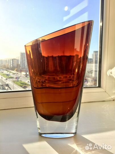 Дизайнерская стеклянная ваза