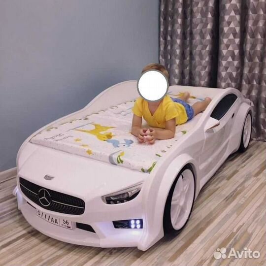 Детская кровать машина