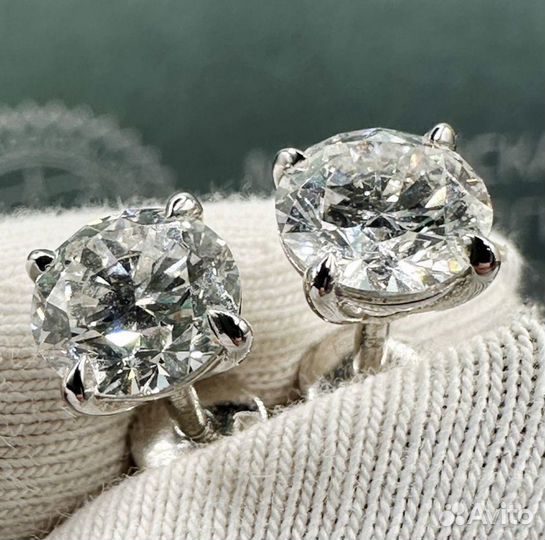 Новые золотые гвоздики с бриллиантами 2,19 ct