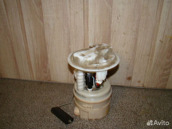 Насос топливный Renault Logan 1