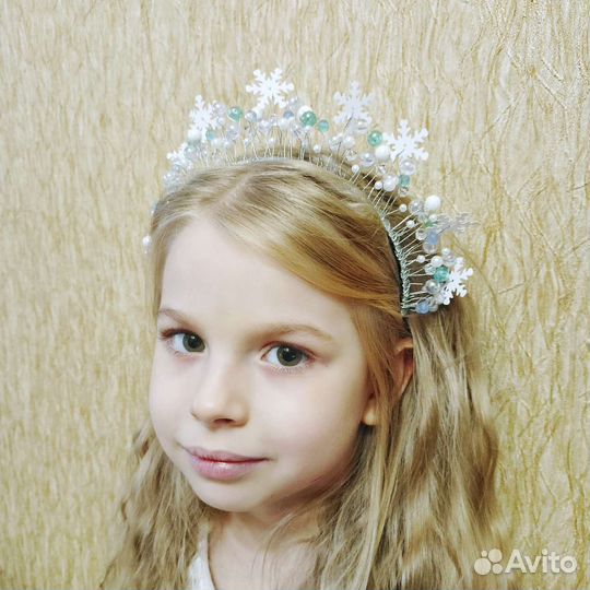 Новогодний ободок из бусин Снежинка